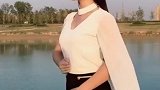 美女深情演唱中国娃，小时候最喜欢听的一首歌，满满的回忆