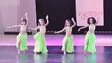 四个小女孩肚皮舞表演，一出场就吸引了全场目光，跳的太好了