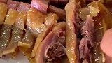 眼前的一幕馋哭了，大厨切鸭肉看得到吃不到，哪个吃货能受得了？