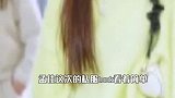 孟佳口罩遮面长发披肩，身穿荧光绿毛衣，状态佳
