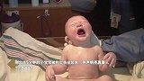 刚出生5分钟的小宝宝被护士扶坐起来，哭声响亮真喜人