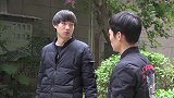 小伙在公园内乱吐瓜壳，被公司老总看到，结局太解气