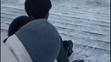 冬天好朋友之间的运动，百米只需要耗费一个尾椎骨