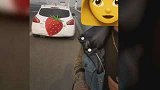 浙江舟山：女子高速上停靠应急车道，对交警称被神明附身