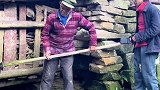 农村搞笑段子，猴子把同学的游戏机弄坏了。回来找爷爷要钱赔