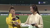 颜值如何？韩国女足球员和美女记者遭泼水