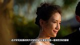 “小包总”老婆惹人心疼 穿橘色系套装还不忘“带娃” 太卑微了