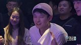 刘昊然董子健金大川王俊凯和乐队的朋友欢聚一堂，现场气氛很热闹
