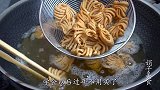 小麻花这么做好香啊！一擀一切，香甜酥脆，学会过年不用买了
