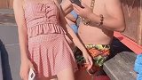 同样是女生，为什么待遇不一样呢？