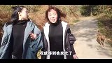 秋妹做了番茄牛腩汤锅，迎接小粉丝到来，汤鲜味美，小粉丝好爱吃