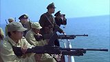 渔岛：海上飘着一艘没人渔船，国军觉得有问题，直接下令机枪扫射