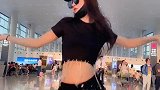 大长腿小姐姐机场尬舞，这舞蹈看起来有感觉