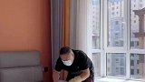 一个有洁癖的男人，你会喜欢这样的男人吗，天天打扫受不了