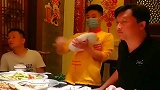 这是个高手：转盘踢尖这招绝活也是需要练的