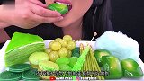微笑姐直播吃三文鱼，一大块直接抱着啃，网友们看的也想吃了
