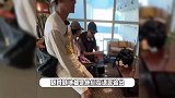 埃及卢克索偶遇《花少7》，李沁素颜被拍也好美，那英仍是搞笑担当