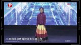 小姑娘上场一点也不怯场，非常自信就跳起了舞来