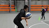 青少年篮球培训膝高运球及肩高运球教学