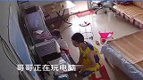 哥哥保护妹妹的反应太快了,网友,惊魂一幕,幸好有惊无险