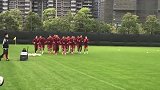 国足公开训练课众将士慢跑热身 这次韦世豪没有皮！