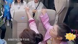 张翰写情书被抓包，刘涛张馨月不心疼，反而好奇女孩叫啥！
