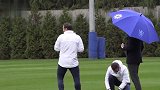 技痒难耐！兰帕德亲自摆训练器械 球员没到自己先过把瘾