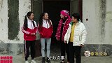 夹手1：妈妈奶奶不在家，姐妹俩在家乱玩夹到手指，真倒霉