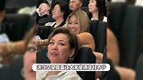 那英和女儿罕见同框看电影，18岁小苹果打扮时髦成熟，颜值随妈妈
