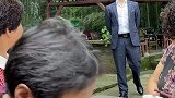 小伙年轻有为,全村姑娘倒追,不料宝刀未老,全变大爷迷妹