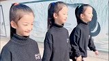 妈妈一胎生了三个女儿，不管走到哪儿都是这么拉风，太可爱了
