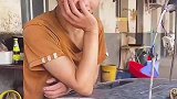 只有70来斤但那力气真不是吹的，忙完家务就会时时去陪她老公