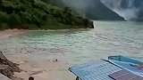 直观感受下地震有多恐怖，真的是翻江倒海