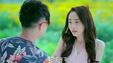 导演爱慕美女，不料美女却与男星大秀恩爱，气的导演脸都歪了！