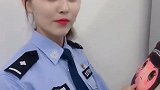 这位警察姑娘，清纯靓丽，你们觉得她漂亮吗