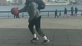 “可能我找到你的时间有点晚，但阳光正好来日方长你很特别我很喜欢。”