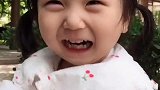 小情人在病房呆不住了，带她下来看看蚂蚁！