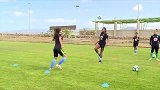 巴西女足踢圈 头顶脚踢花式操作不输男足