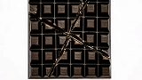 巧克力切一下，拼凑起来怎么就不一样了，这是在麻痹你的眼睛呢！