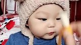抢了一个小吃货的火腿，一旦吃了一口，后果就是瞬间秒哭