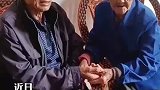 77岁妻子去世2个月，80岁老人看望97岁岳母一个举动让人泪目