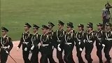 清华大学军训时的仪仗队，后面的小姐姐们真得太好看了！
