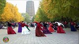 玲珑广场舞《天边》，小红老师领舞，高手云集，舞姿秋景美如画！