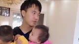 妈妈带娃靠体力，爸爸带娃完全靠智慧，妈妈不在家的日子爸爸难了