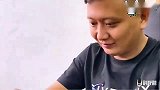 主人在公司加班，金毛跑去主人的公司，给主人送饺子，好感动