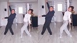 太魔性了！潘长江老师为了配合女儿手舞足蹈，这是豁出去了啊！