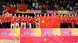 捧杯啦！杨力维高举冠军奖杯 中国女篮时隔12年重返亚洲之巅