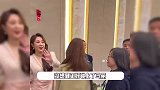 曾毅马丽北影节后台相遇还手拉手，网友喊话沈腾玲花：你俩被偷家了
