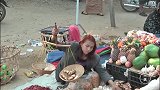 中国人在缅甸，实拍缅甸小镇的市场，看看缅甸女人怎么卖菜
