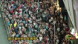 美国一对兄妹高空走钢丝，距地面25层楼高，横穿了时代广场